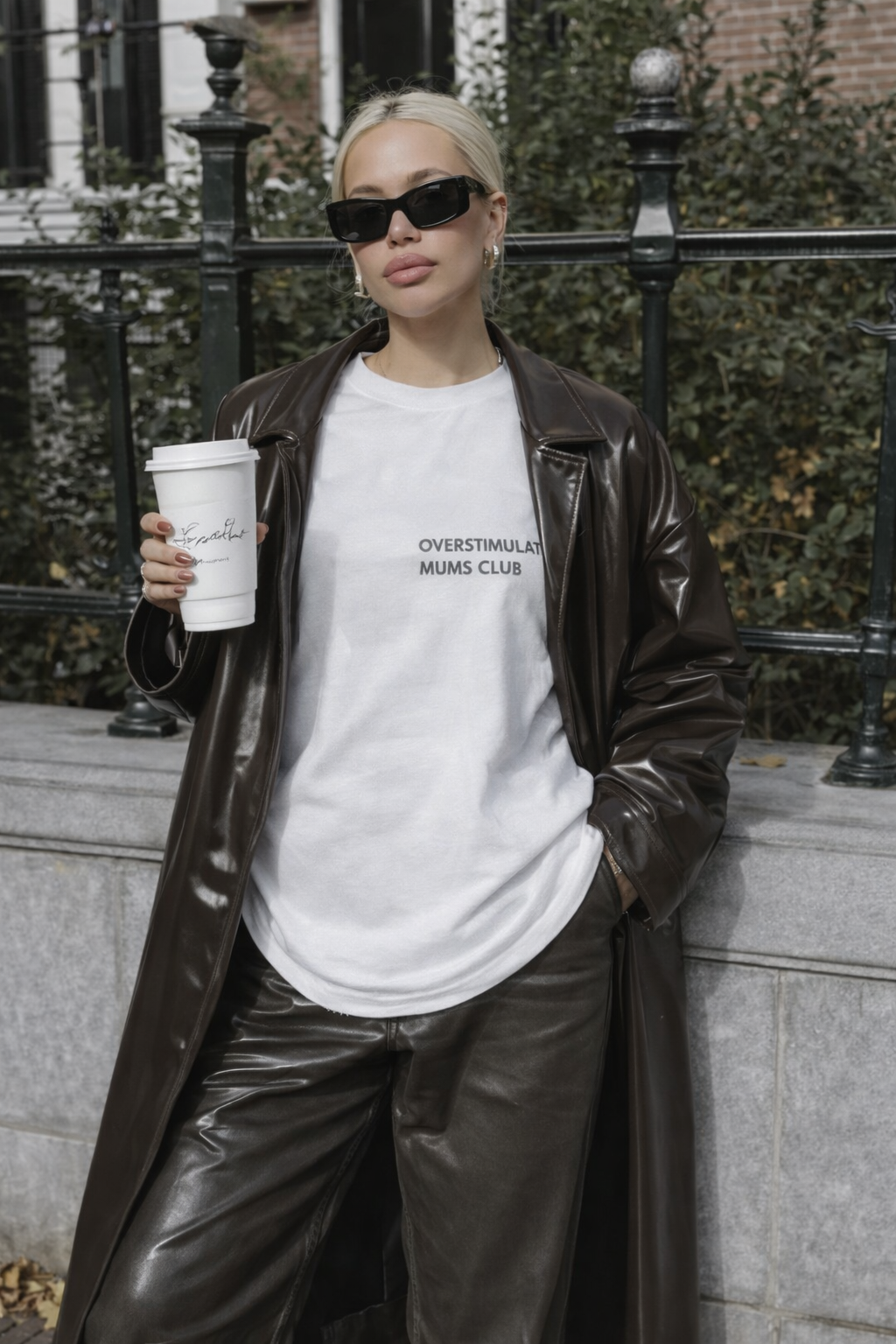 OVERSTIMULATED MUMS CLUB Oversized t-shirt